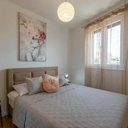 Apartment Empress