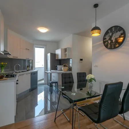 Empress アパート